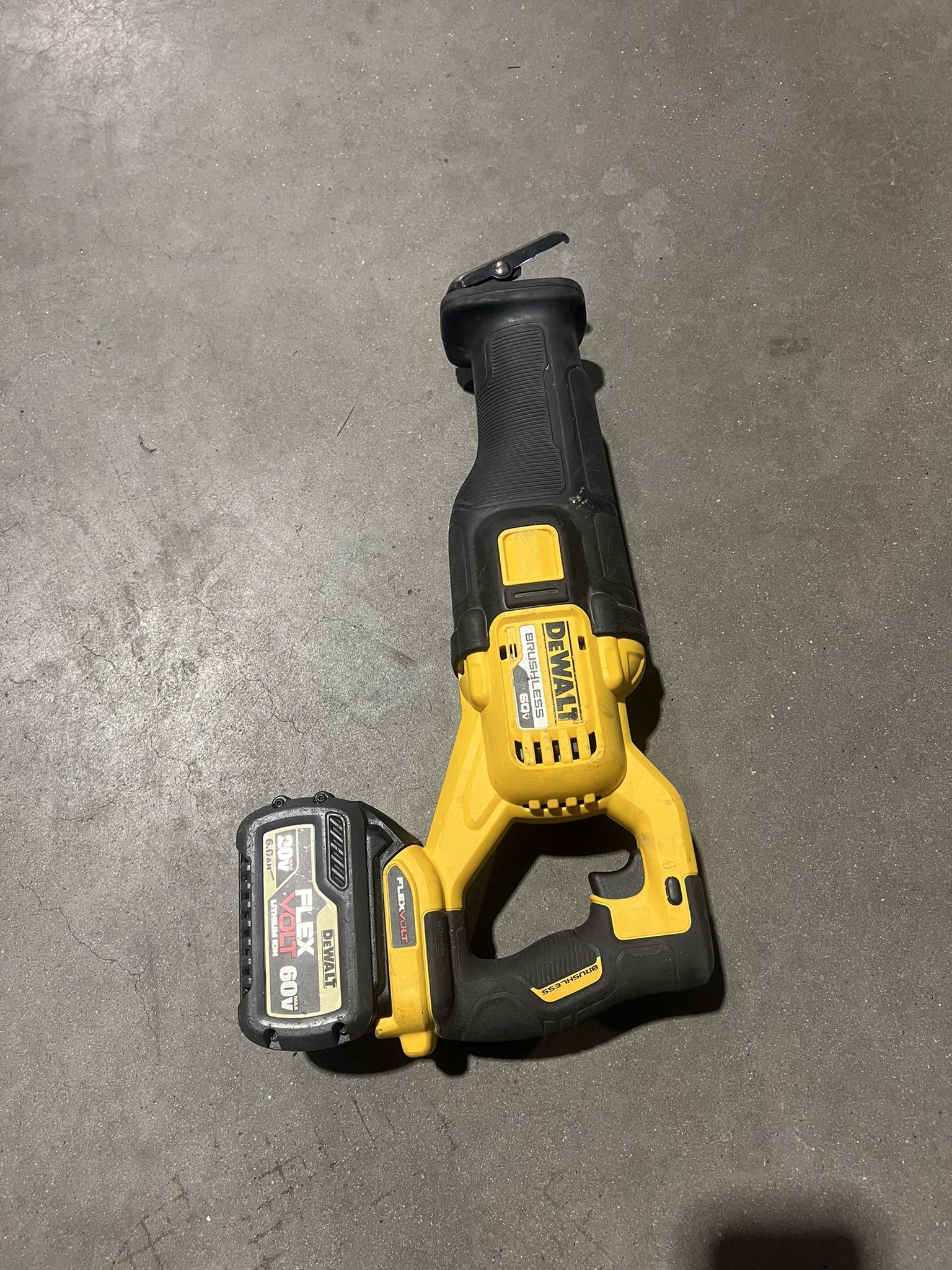 Dewalt 60v Sawzall W/6ah