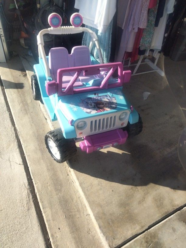 Used Frozen Jeep Comes Extra Battery An Charger Works Fine