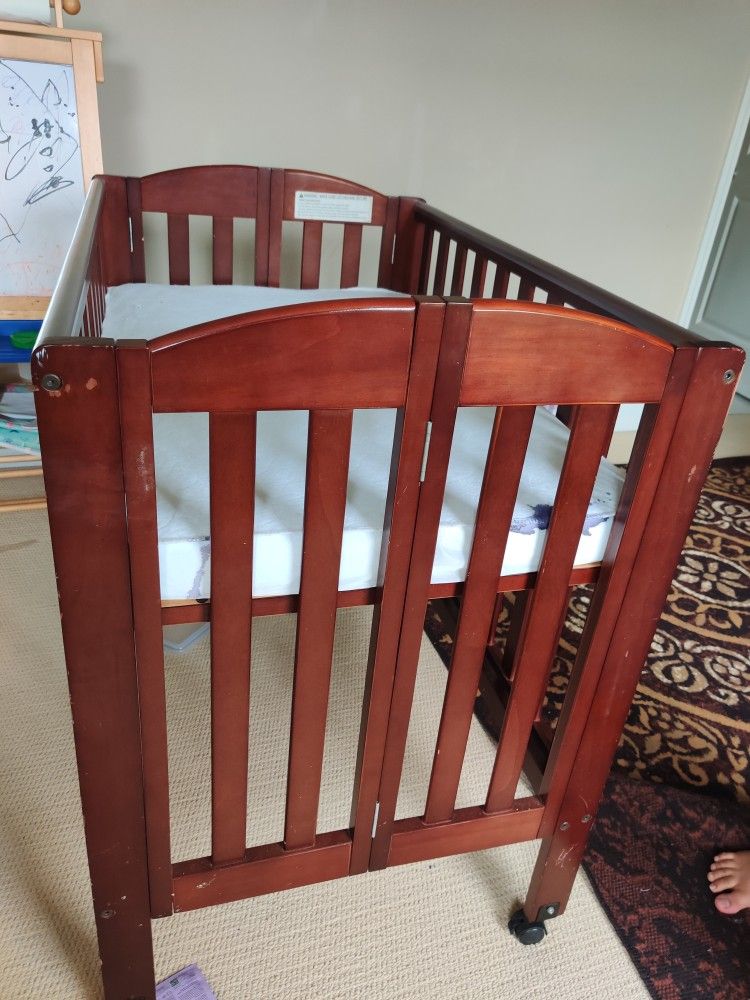 Baby Crib Portable And Foldable