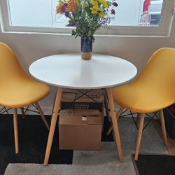 MCM Table and chair set with covers