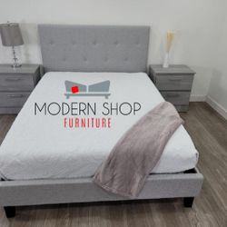 Bed and two nightstands-Cama y dos mesitas de noche