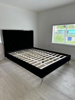 Brand new queen bed frame / Delivery available
