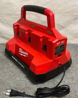 Milwaukee M18 PACKOUT 6-Port Rapid Charger.  Brand NEW.   NUEVO.