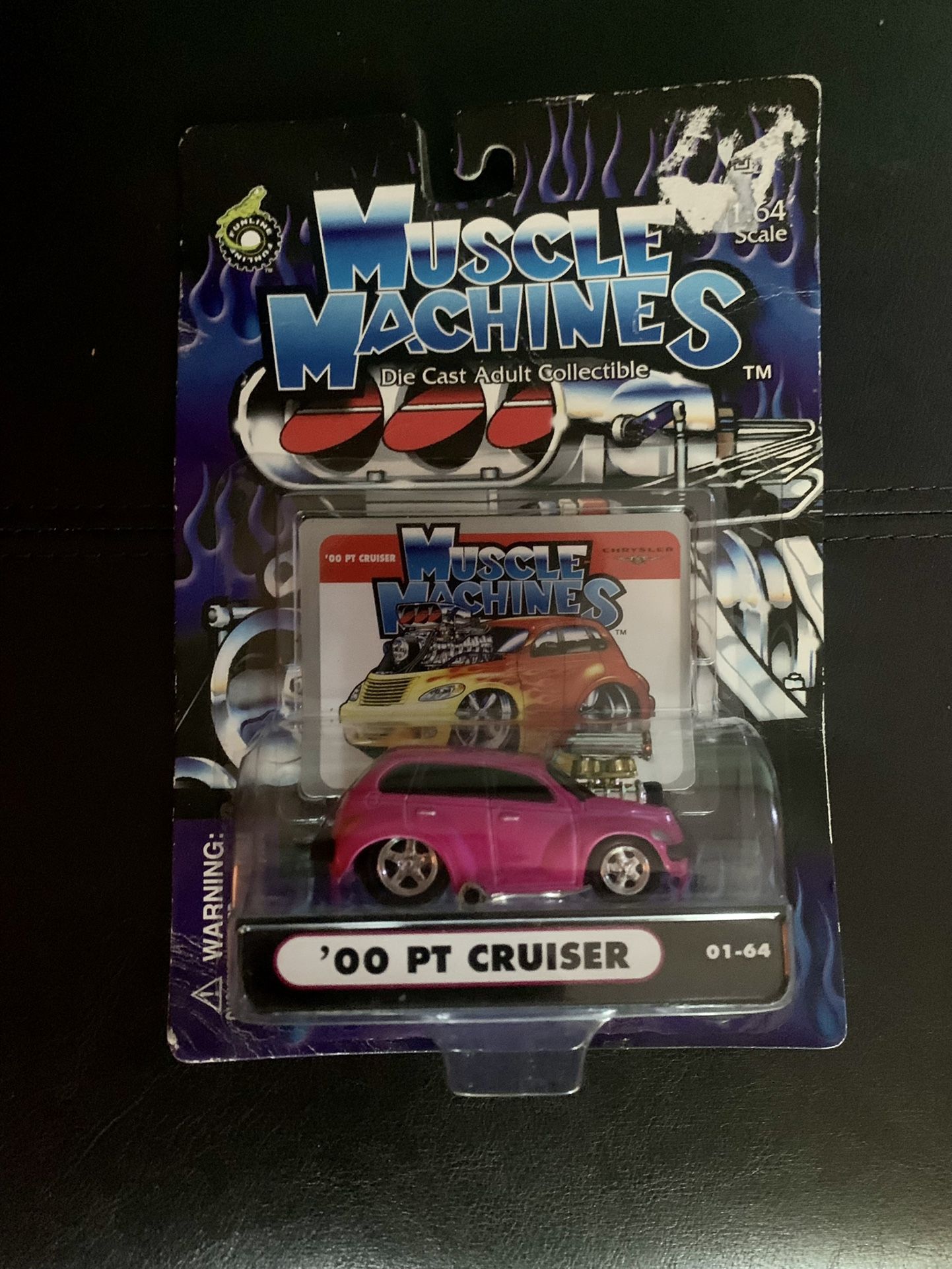 Collectible Muscle Machines '00 PT Cruiser 01-64 Pink