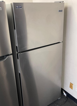 Deal: Maytag Stainless Top-Freezer Fridge – Ice maker ready