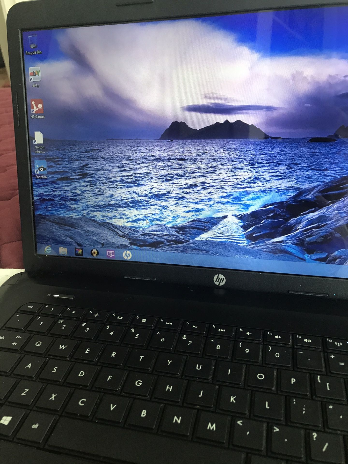 HP 2000-2c25DX Notebook (works! needs New Battery)