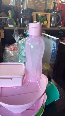 Tupperware set