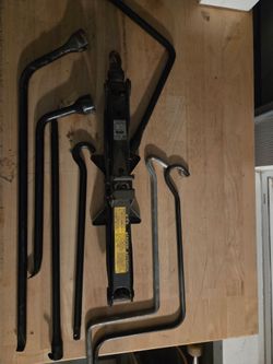 Jack & Tire Iron Set