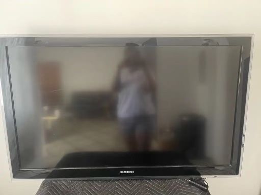 55inch Samsung TV w/ Roku 