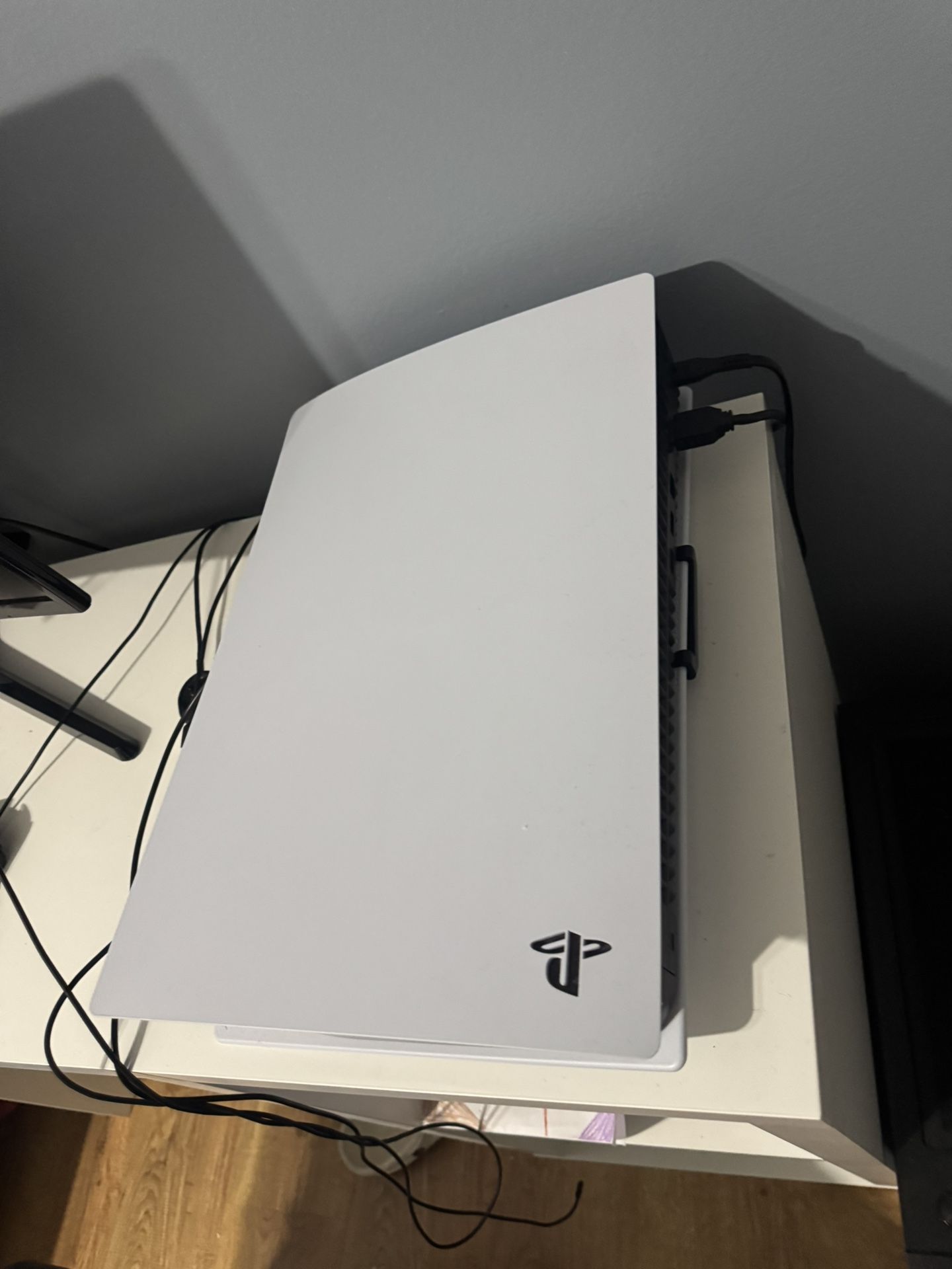 PLAYSTATION5 WHITE, NOT DISC EDITION.