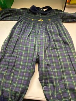 Vtg carters baby girl 6-9 month smocked outfit. 1 piece