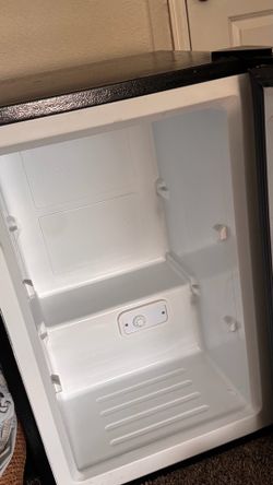 Compact Black Mini Fridge – Clean, Works Great, Adjustable Temperature
