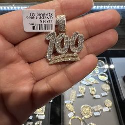 10k gold REAL diamond pendant with 1ctw diamonds for a good price!!💯💯💯