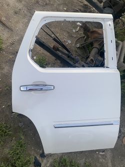 07-14 Cadillac Escalade passenger rear door (right)