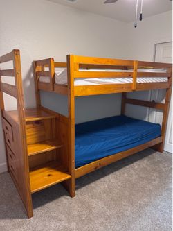Bunkbeds, dresser