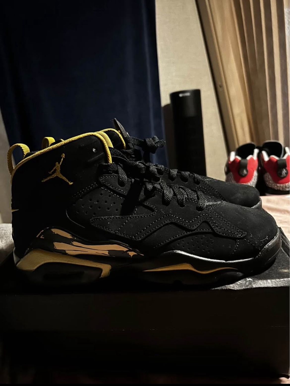 Jordan MVP black metallic