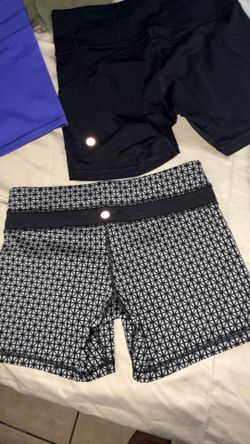 Lululemon  talla 6.  $38 cada uno …