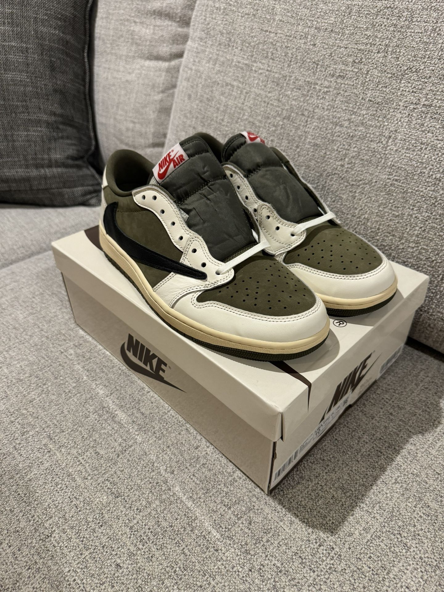 Travis Scott Medium Olive Jordan 1