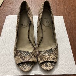 Woman High Heel Shoes 👠 7 1/2 Size