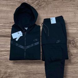 Nike Tech Set