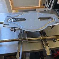 Swivel TV wall mount