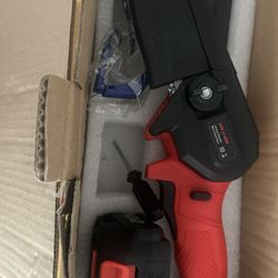 New 4 inch chainsaw it comes with one battery