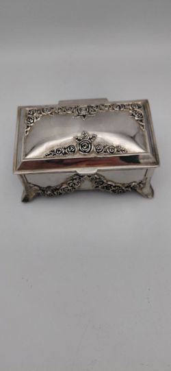 Beautiful Vintage Floral Silverplated Jewelry Box