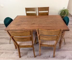 Table and chairs set