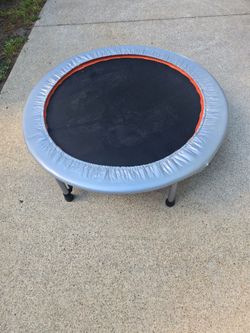 Mini foldable trampoline