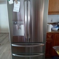 $$$ 700 $$$ O.B.O LG Double French Door Refrigerator 
