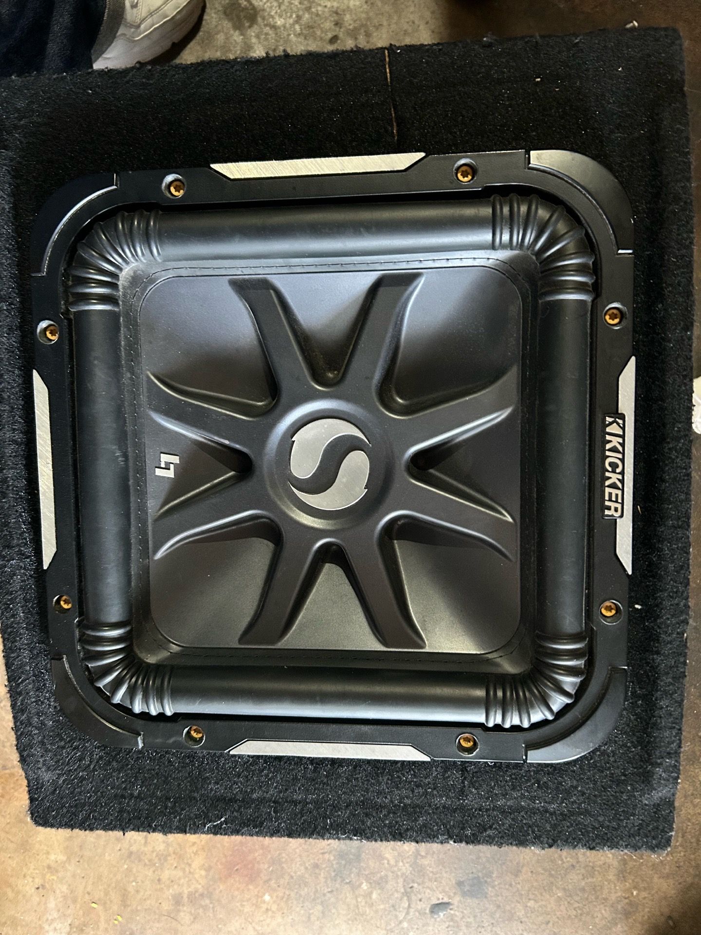Kicker L7 12 ported box