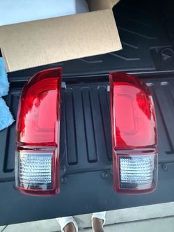 OEM Toyota Tacoma Tail Lights (Pair) – Excellent Condition