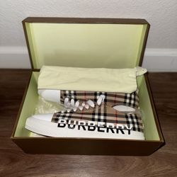 Burberry Logo Print Checkered 