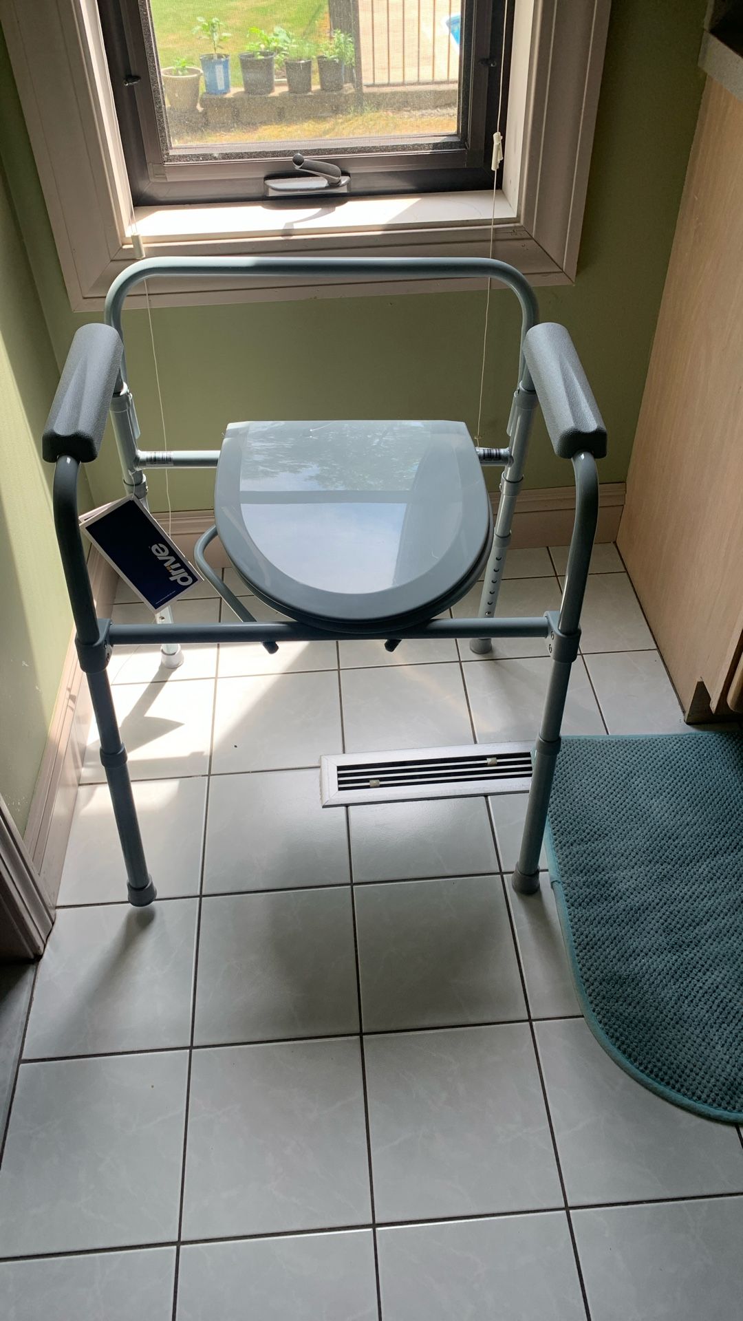 Toilet commode