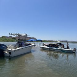 Grady White Center Console Fishing Boat