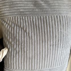 Fluffy big pillow bed