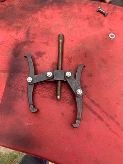 mechanical gear puller or bearing puller.