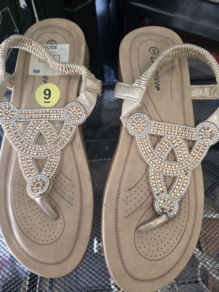 Sandals/small Wedge Size 9 And 91/2