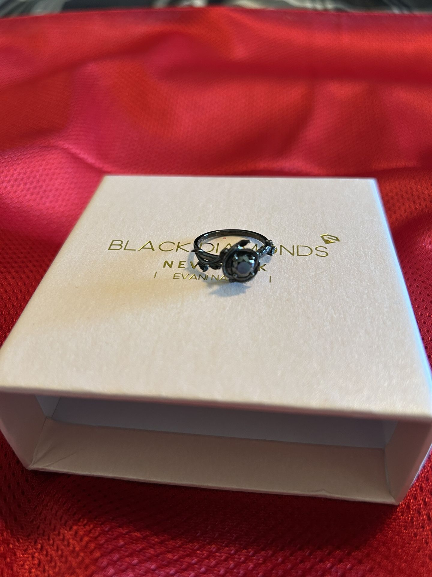 BLACK DIAMONDS NEW YORK RING