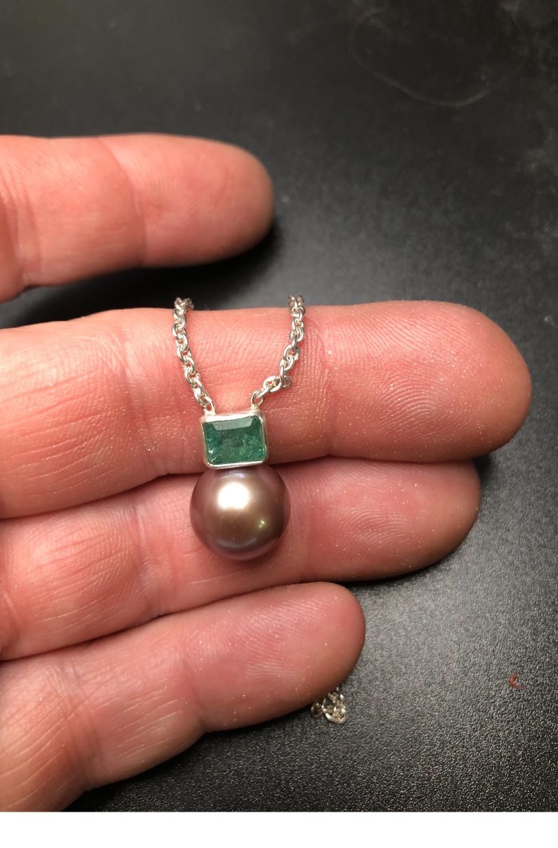 10ct pearl and 2ct emerald necklace