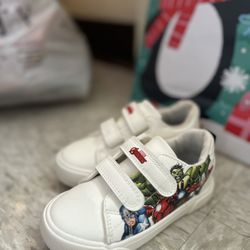 Marvel avengers kids shoes sz - 6