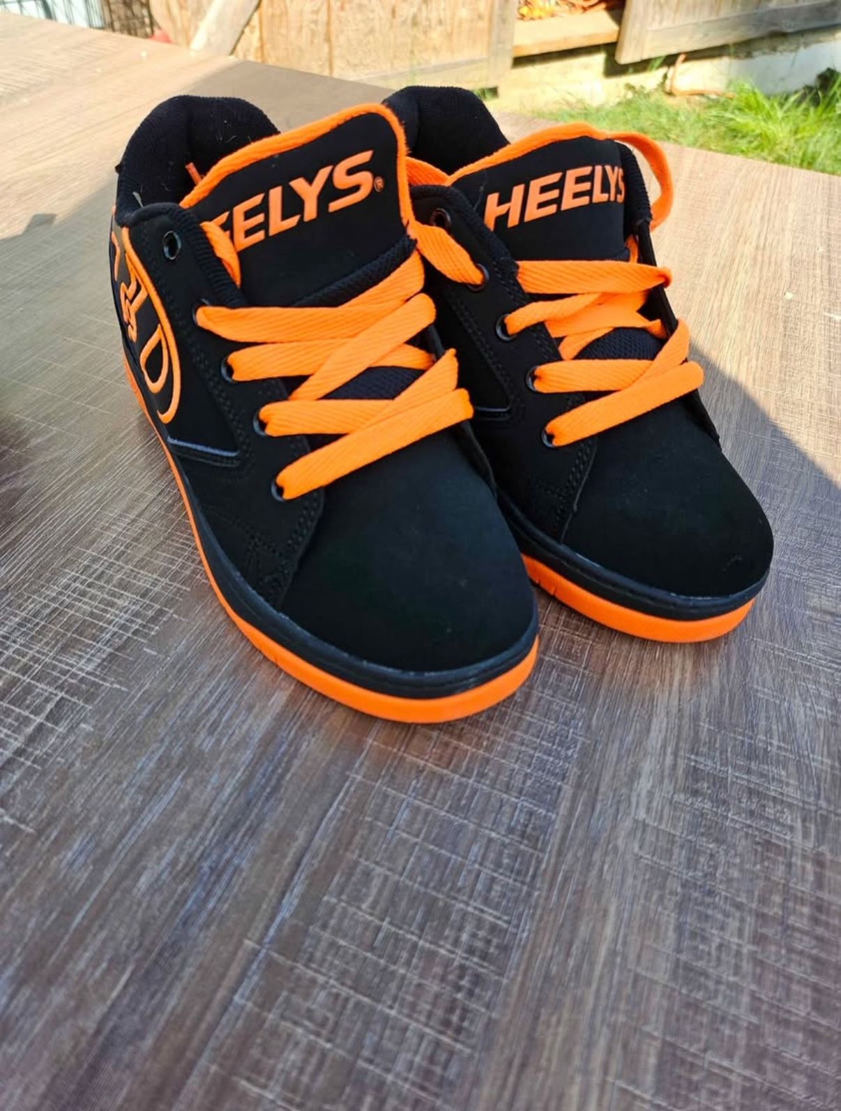 Size 3Y Heelys