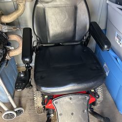 Se venden la silla de ruedas 800  o mejor oferta