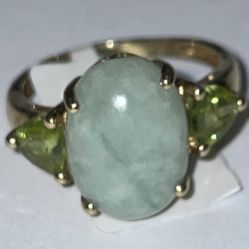 Size 7” Women’s 10KYG Jade Ring 