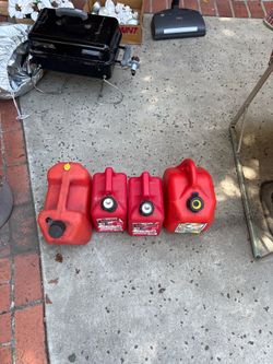 Lot of 4 red plastic gas cans / fuel containers