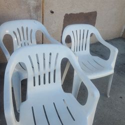 Sillas De Plástico En Buenas Condiciones