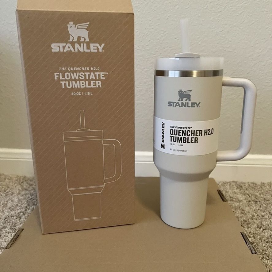Stanley Quencher H2O Tumbler Soft Matte 40oz DUNE for Sale in Fresno, CA -  OfferUp