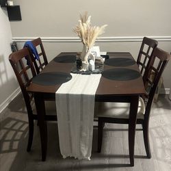 Dinning Table With Chairs
