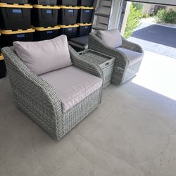 Patio chairs with table