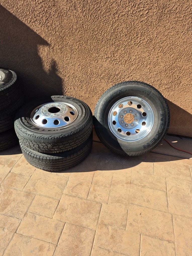 Tires& Weels for RAM 3500 Dully